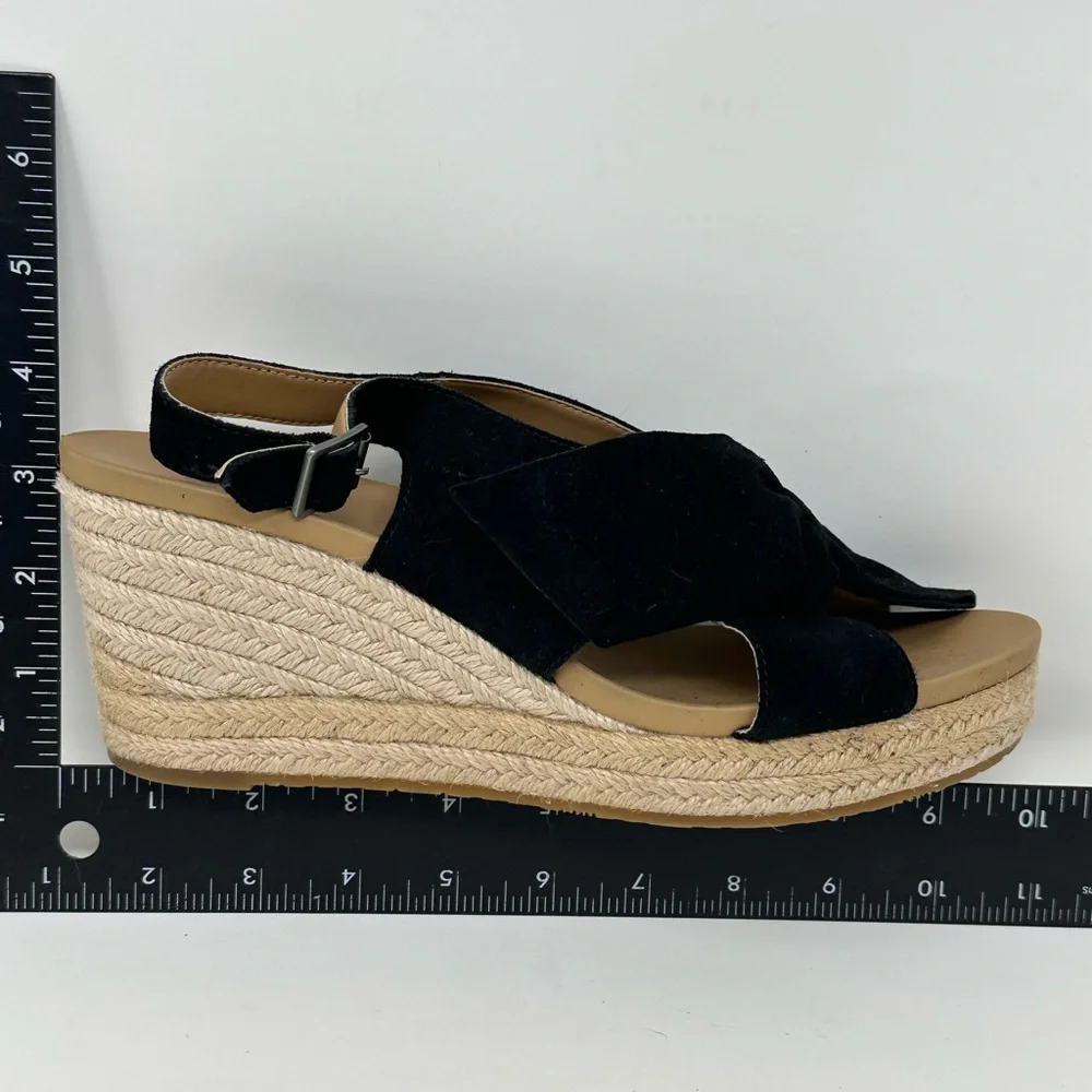 UGG camilla black